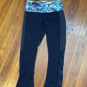 LULULEMON *RARE* var-city crop size 6